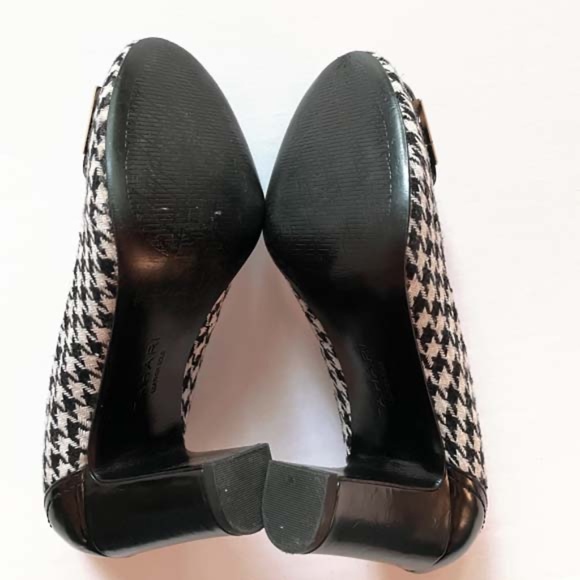 TAHARI 'LUCY' HOUNDSTOOTH B&W PATENT PUMPS EUC - Picture 7 of 13